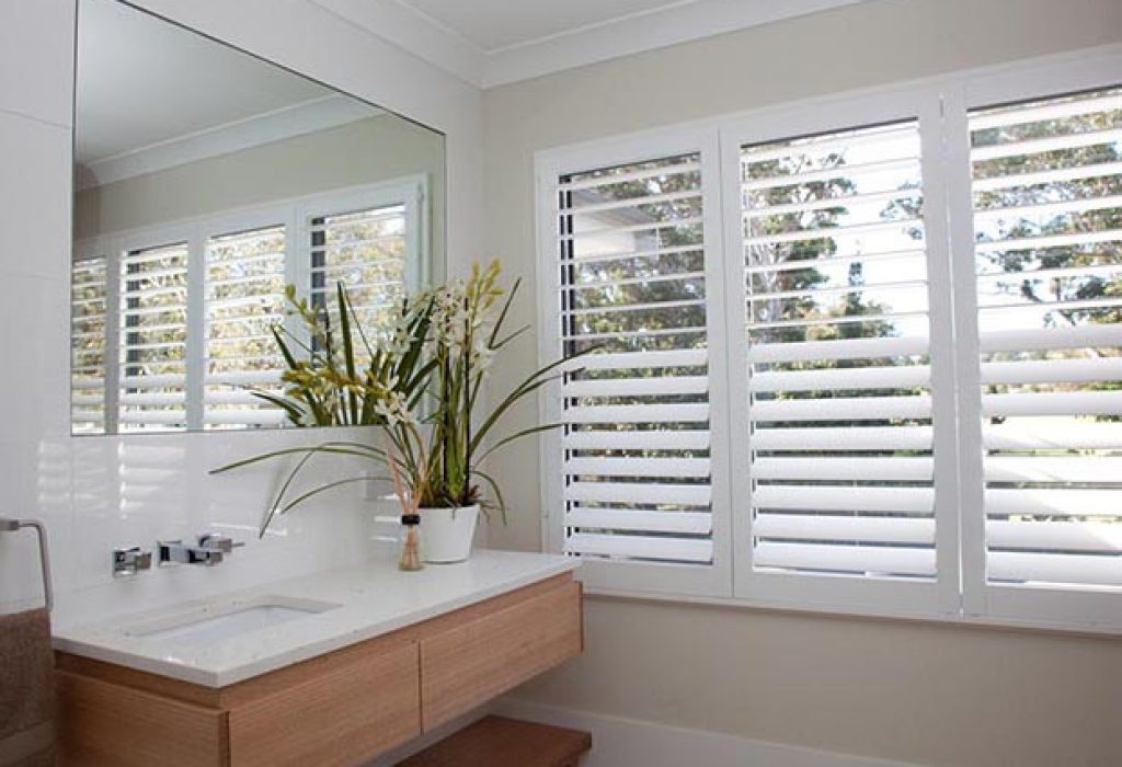 Bathroom-interior-with-white-window-plantation-shutters